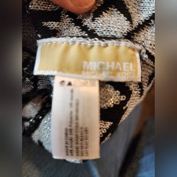 EUC Michael Kors Black and white winter beanie - Picture 4 of 4